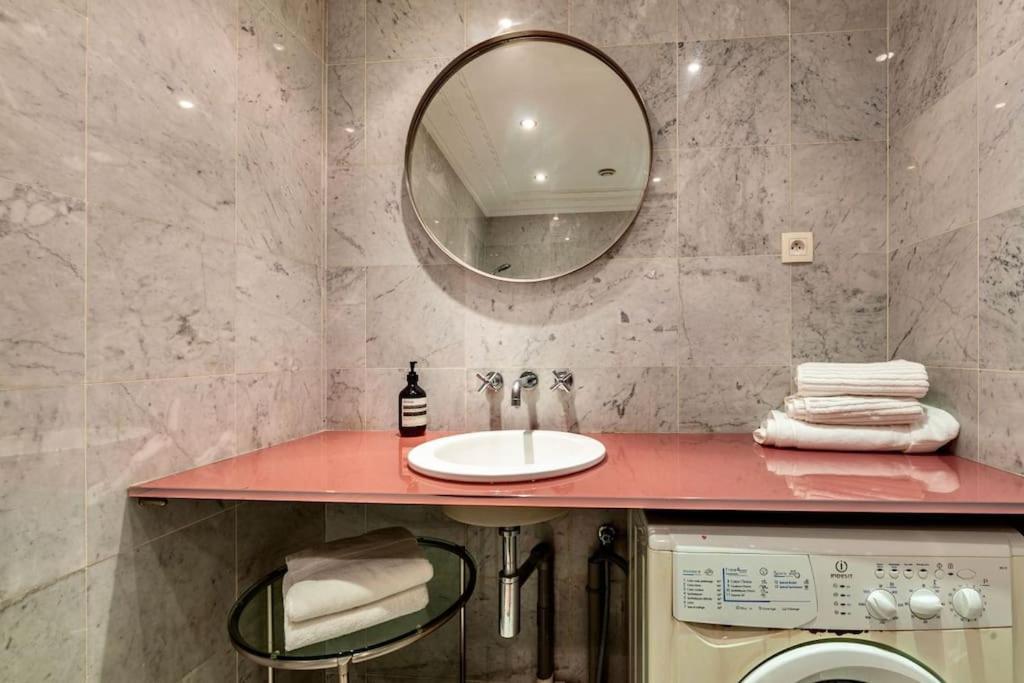 Charmant Appartement Au Coeur De Parigi Esterno foto
