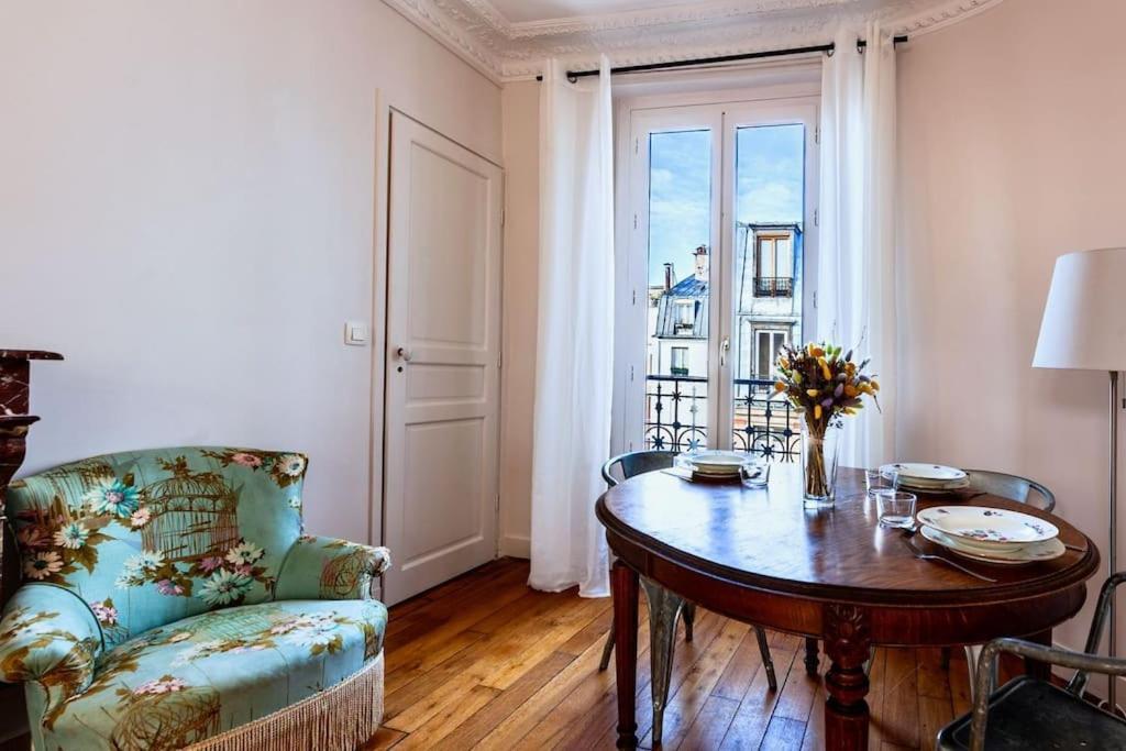 Charmant Appartement Au Coeur De Parigi Esterno foto