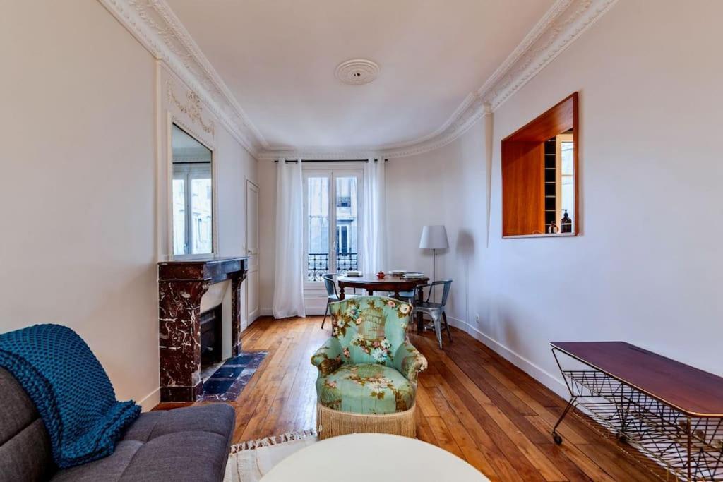 Charmant Appartement Au Coeur De Parigi Esterno foto