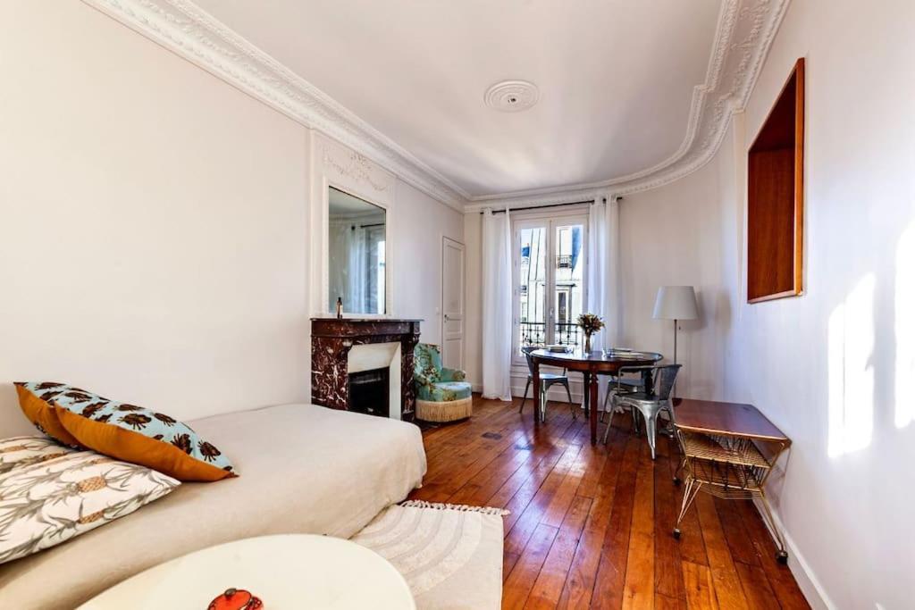 Charmant Appartement Au Coeur De Parigi Esterno foto