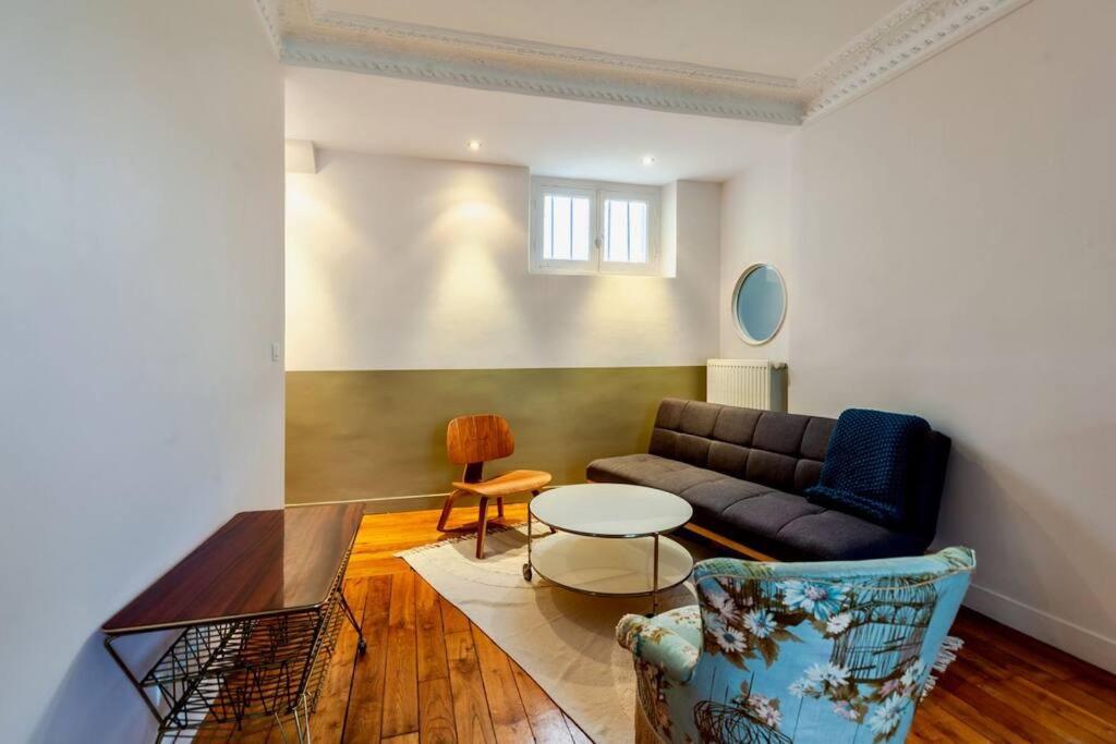 Charmant Appartement Au Coeur De Parigi Esterno foto